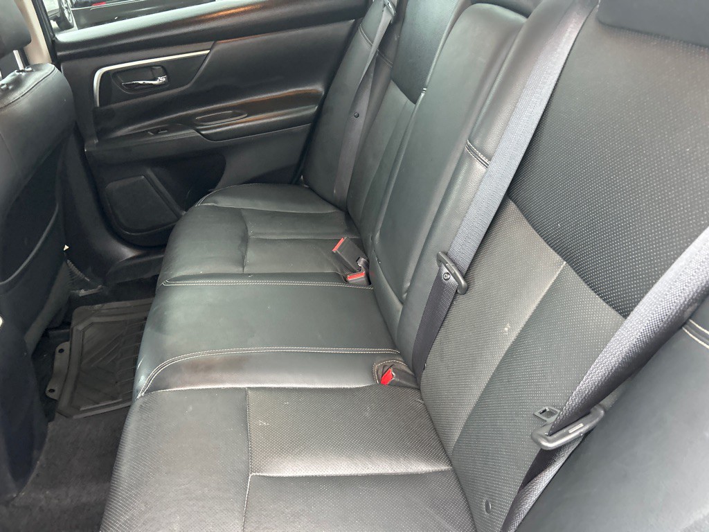 2017 Nissan Altima Image 12