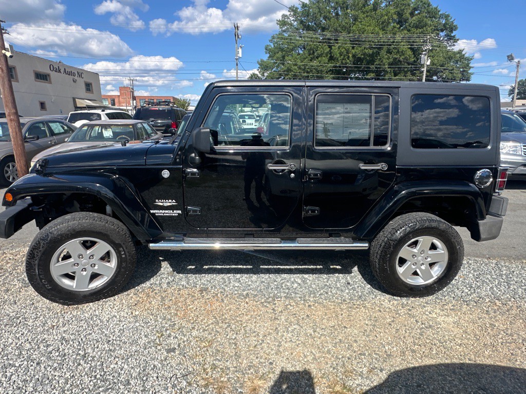 2011 Jeep Wrangler Unlimited Image 2
