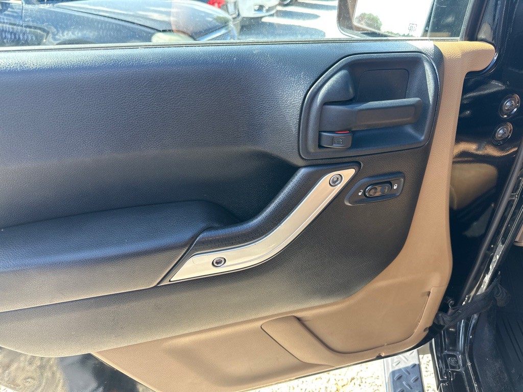2011 Jeep Wrangler Unlimited Image 11