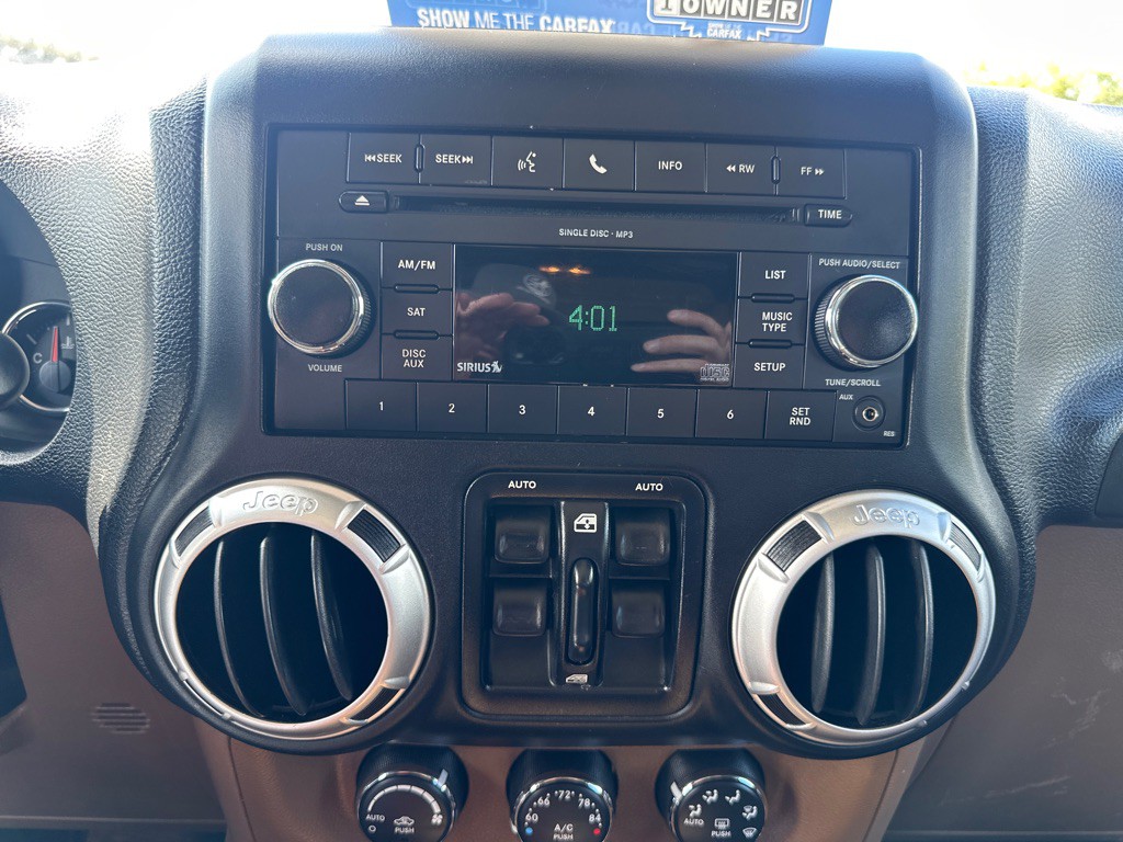2011 Jeep Wrangler Unlimited Image 18
