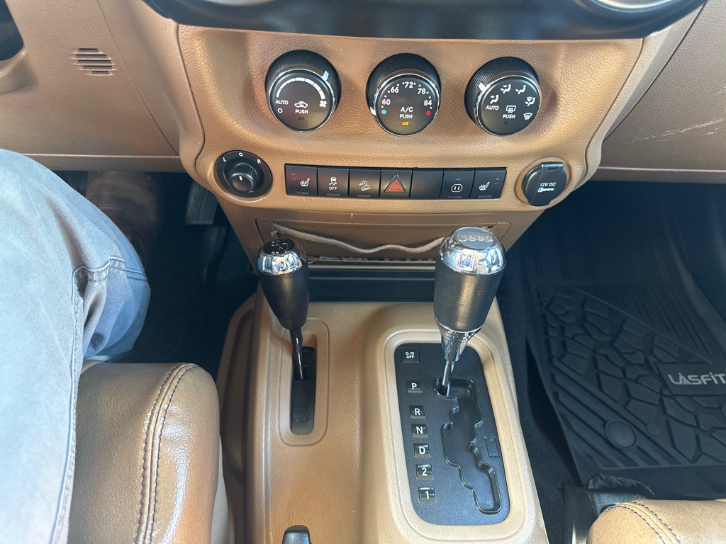2011 Jeep Wrangler Unlimited Image 19