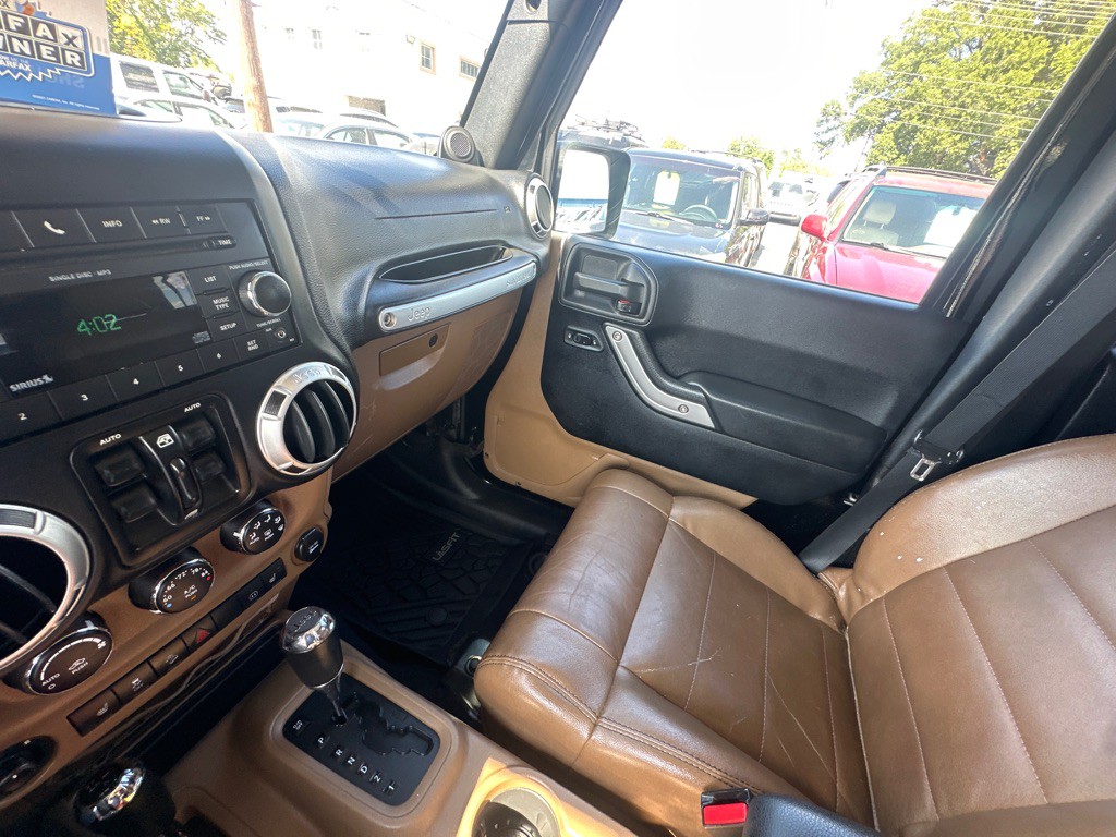 2011 Jeep Wrangler Unlimited Image 21