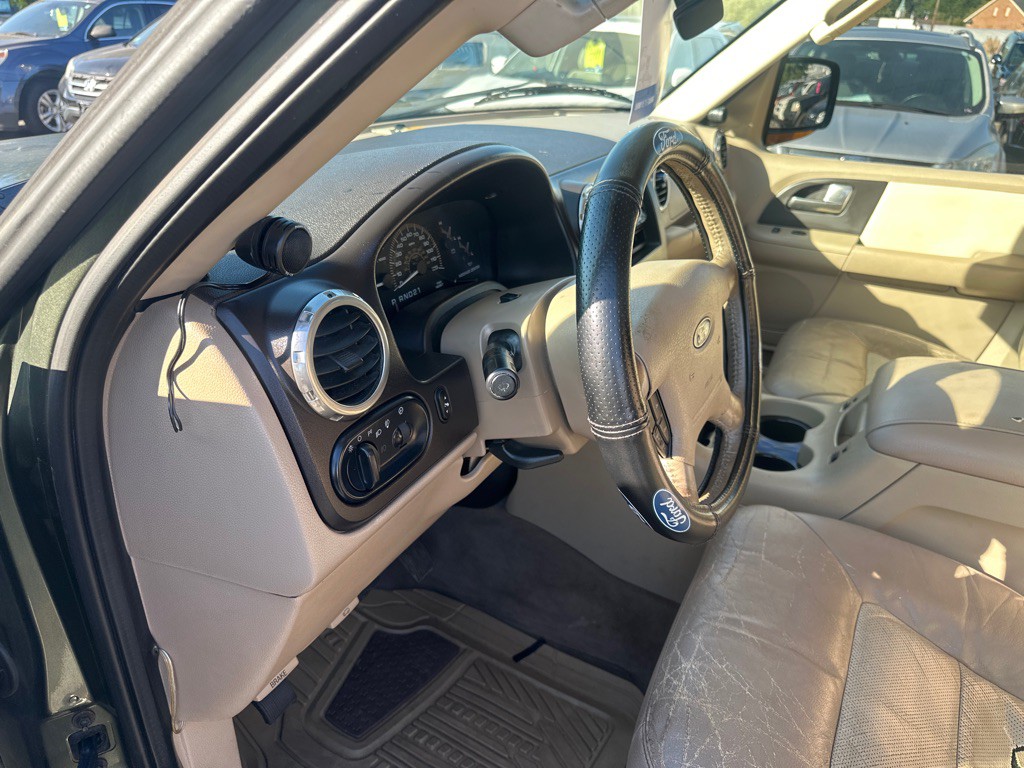 2003 Ford Expedition Image 11