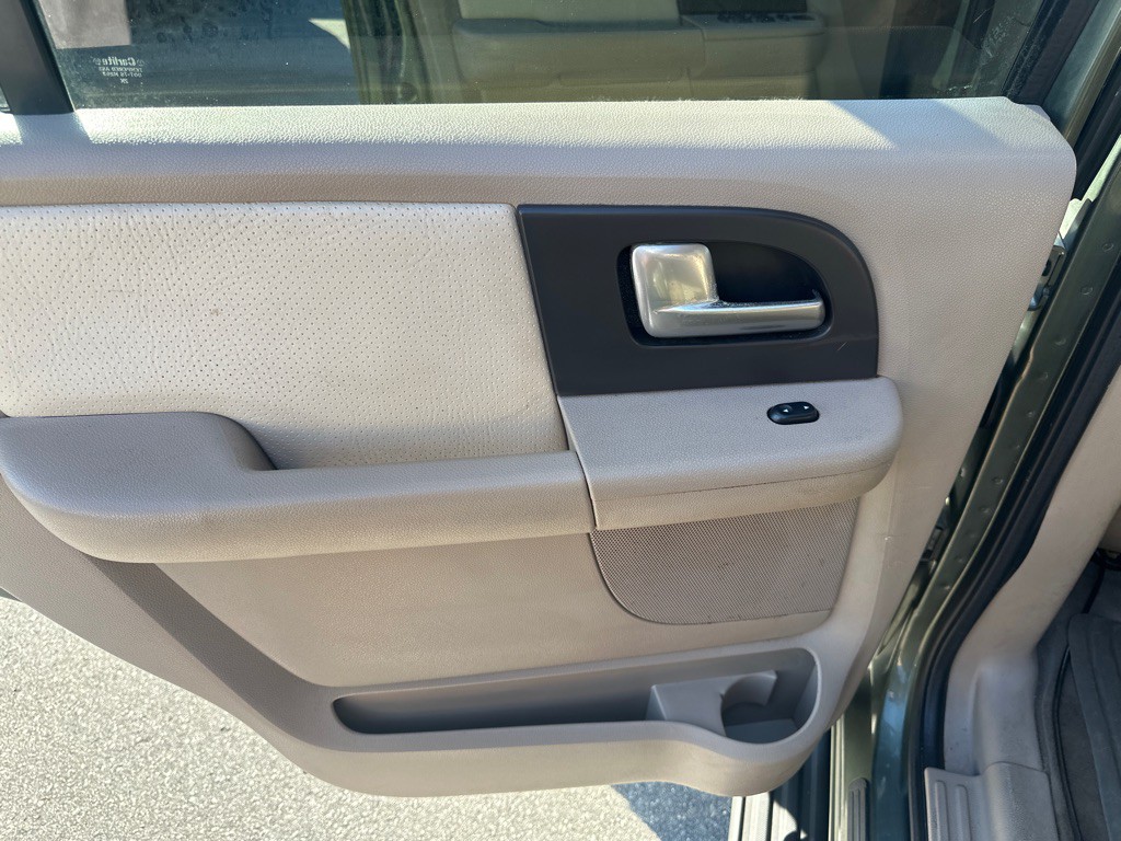 2003 Ford Expedition Image 13