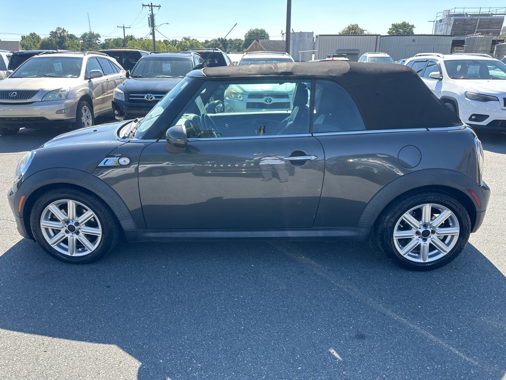 2011 MINI Cooper Image 2