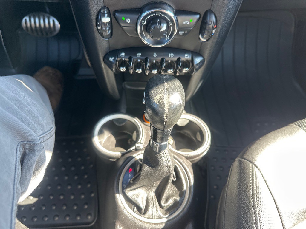 2011 MINI Cooper Image 15