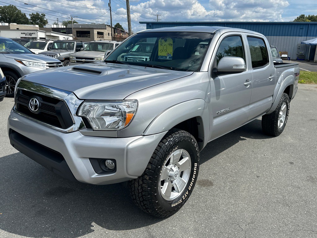 2015 Toyota Tacoma Image 1