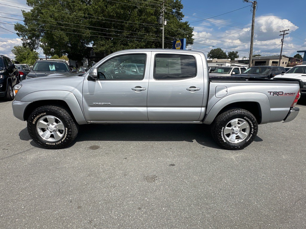 2015 Toyota Tacoma Image 2