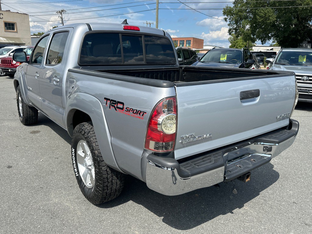 2015 Toyota Tacoma Image 3