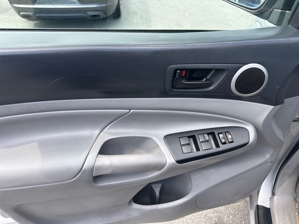 2015 Toyota Tacoma Image 13