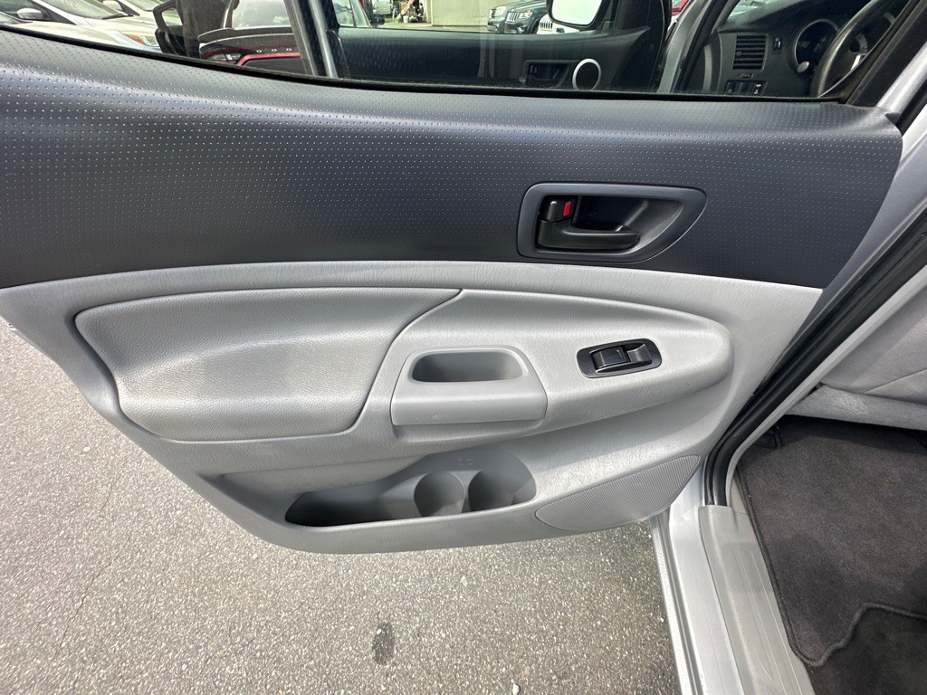 2015 Toyota Tacoma Image 15