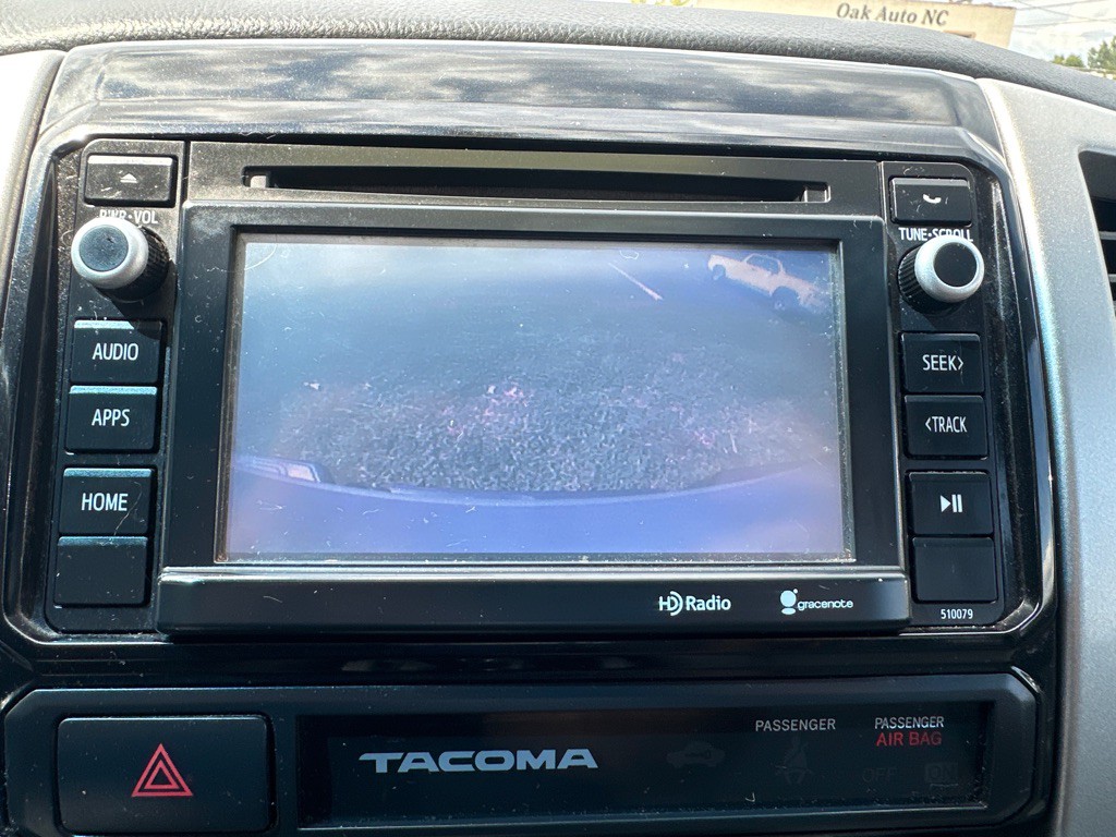 2015 Toyota Tacoma Image 21