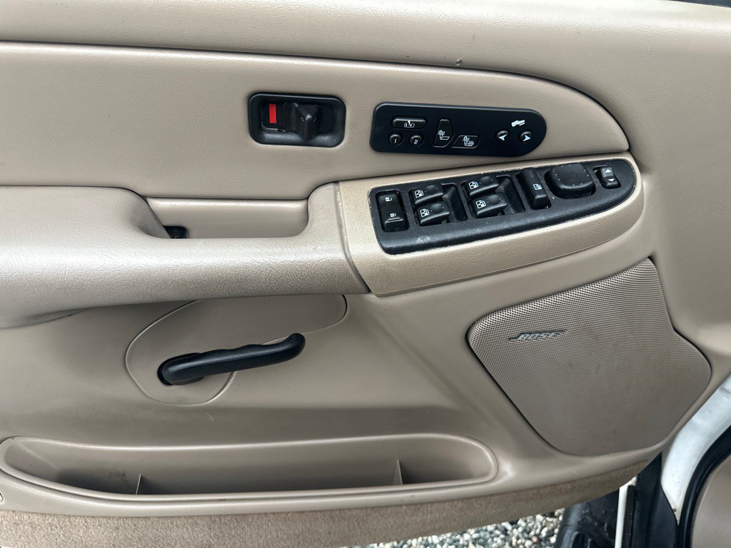 2005 GMC Yukon Image 12