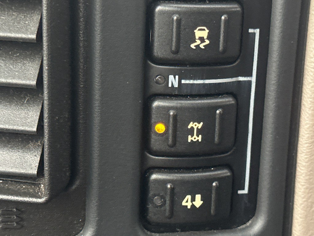 2005 GMC Yukon Image 22