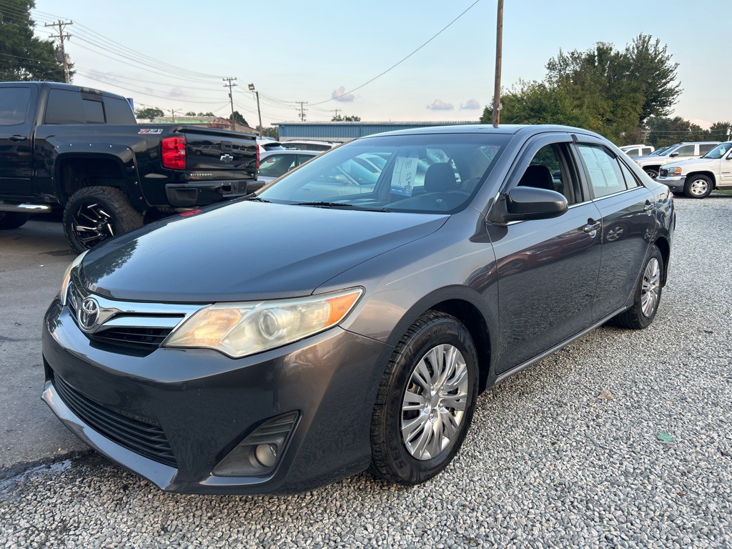 2012 Toyota Camry Image 1