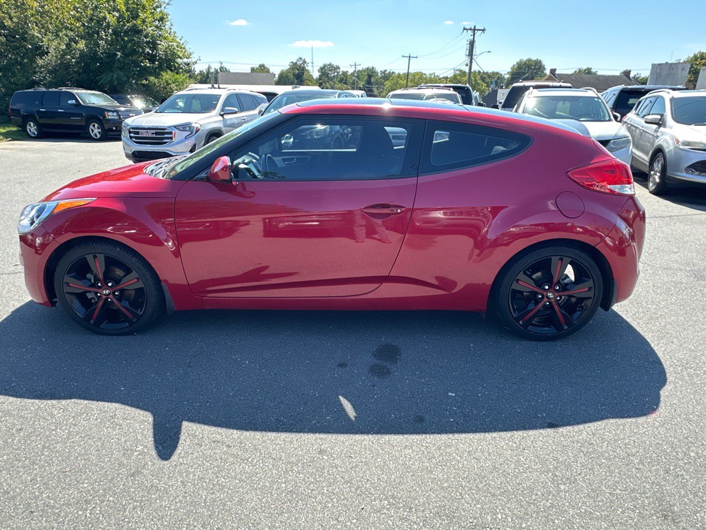 2017 Hyundai Veloster Image 2