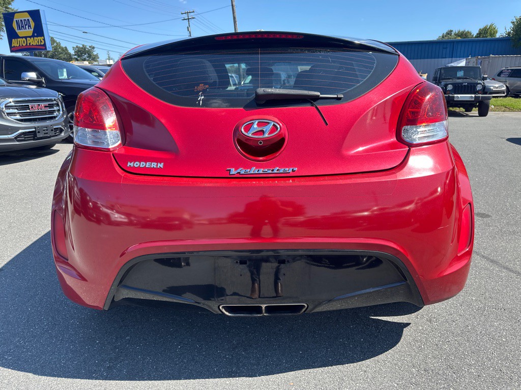 2017 Hyundai Veloster Image 4