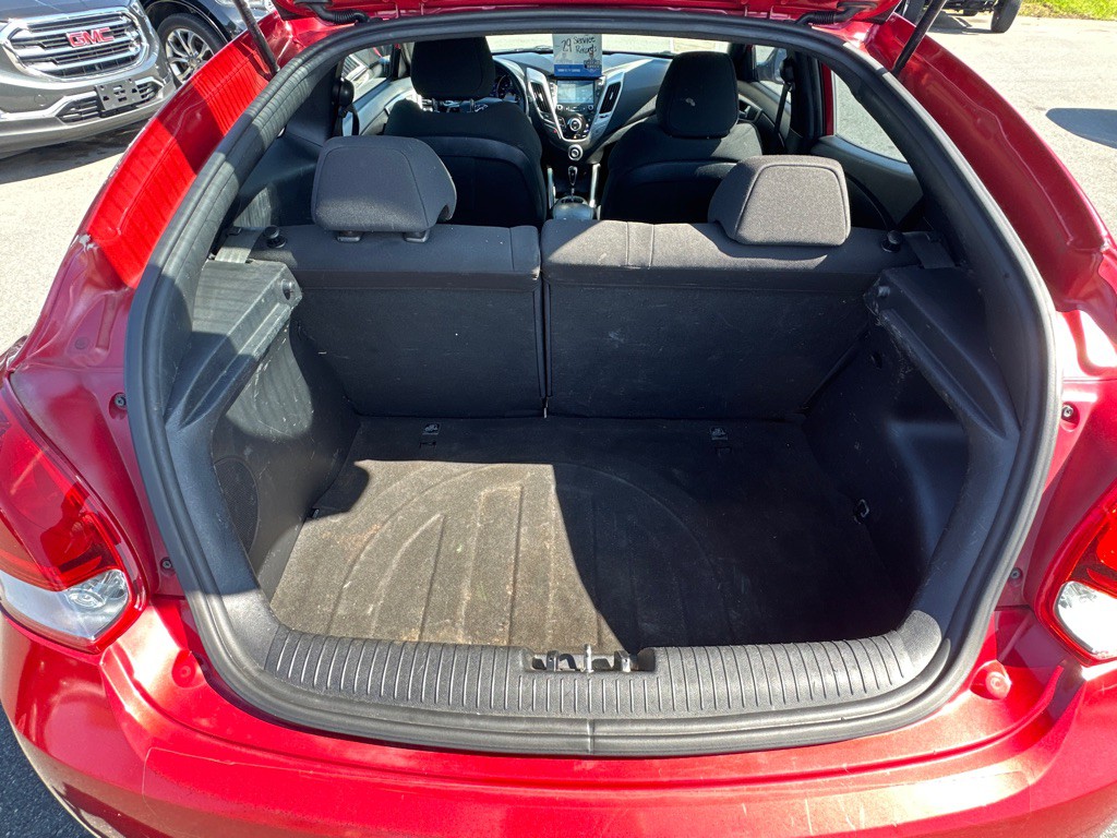 2017 Hyundai Veloster Image 12
