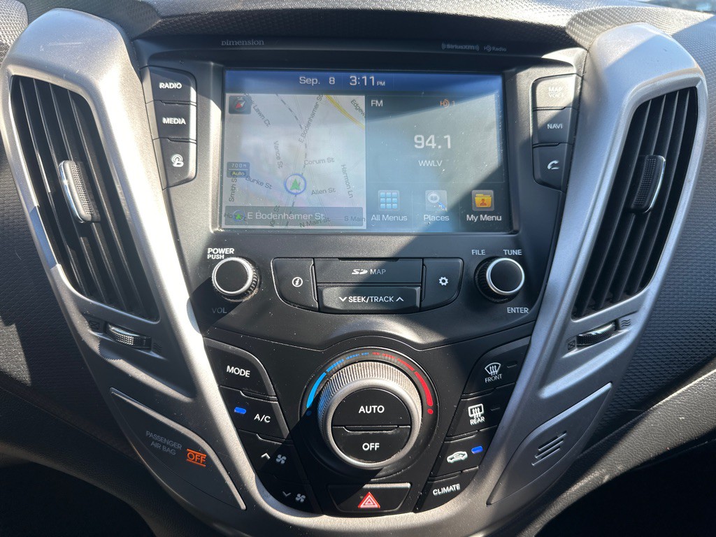 2017 Hyundai Veloster Image 15