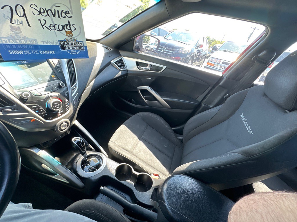 2017 Hyundai Veloster Image 20