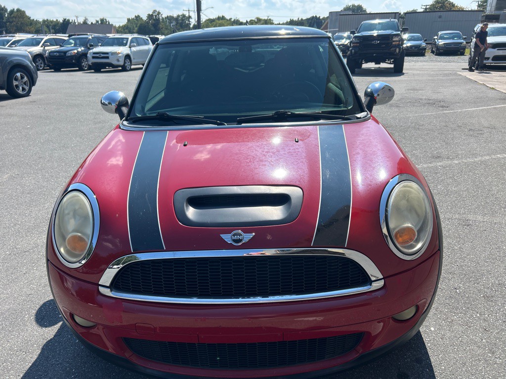 2010 MINI Cooper Image 2