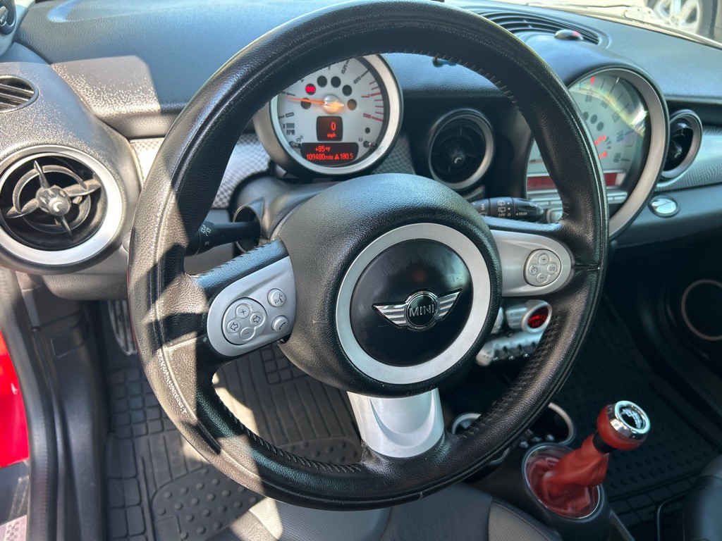 2010 MINI Cooper Image 15