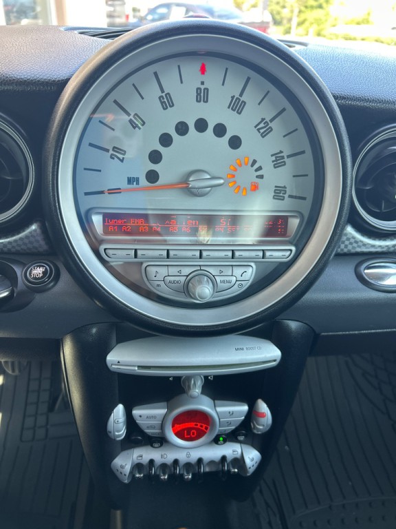 2010 MINI Cooper Image 16
