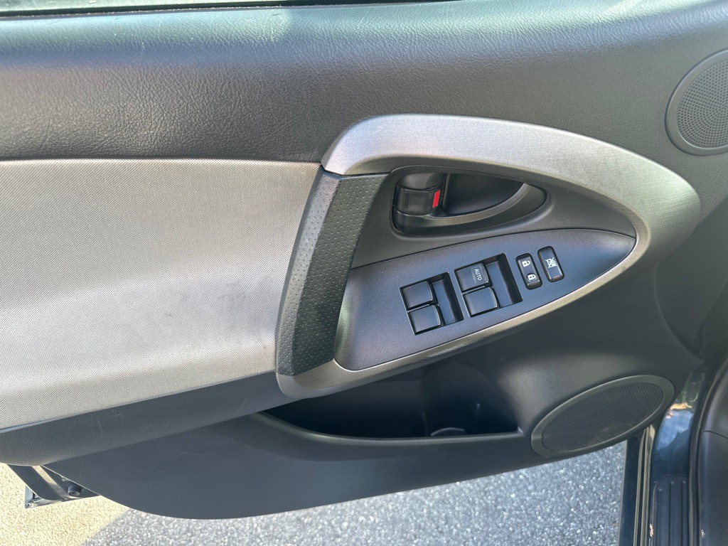 2012 Toyota Rav4 Image 11