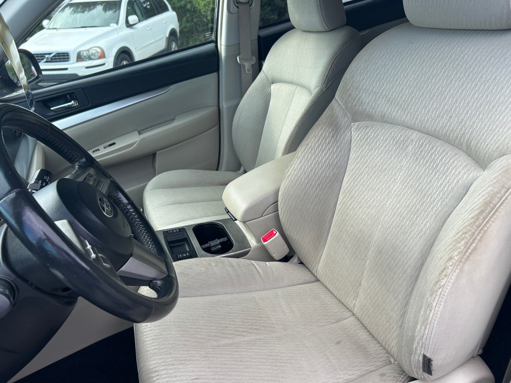 2011 Subaru Outback Image 12