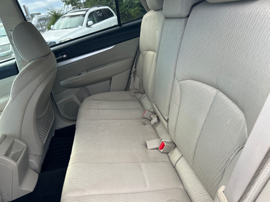 2011 Subaru Outback Image 13