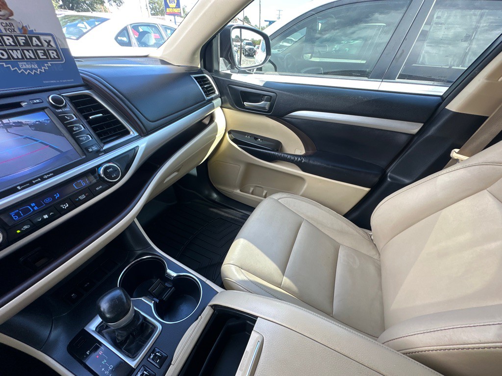 2016 Toyota Highlander Image 25