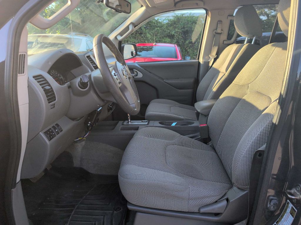 2015 Nissan Frontier Image 9