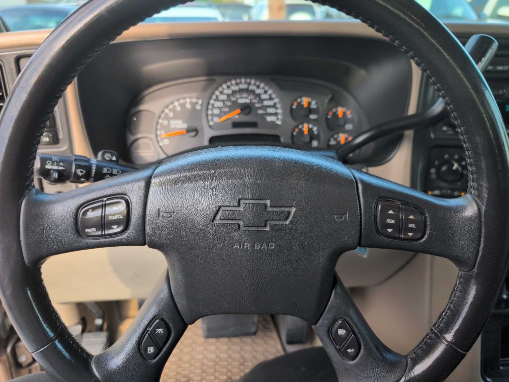 2003 Chevrolet Tahoe Image 10