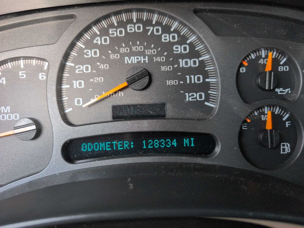 2003 Chevrolet Tahoe Image 11