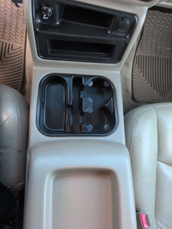 2003 Chevrolet Tahoe Image 13