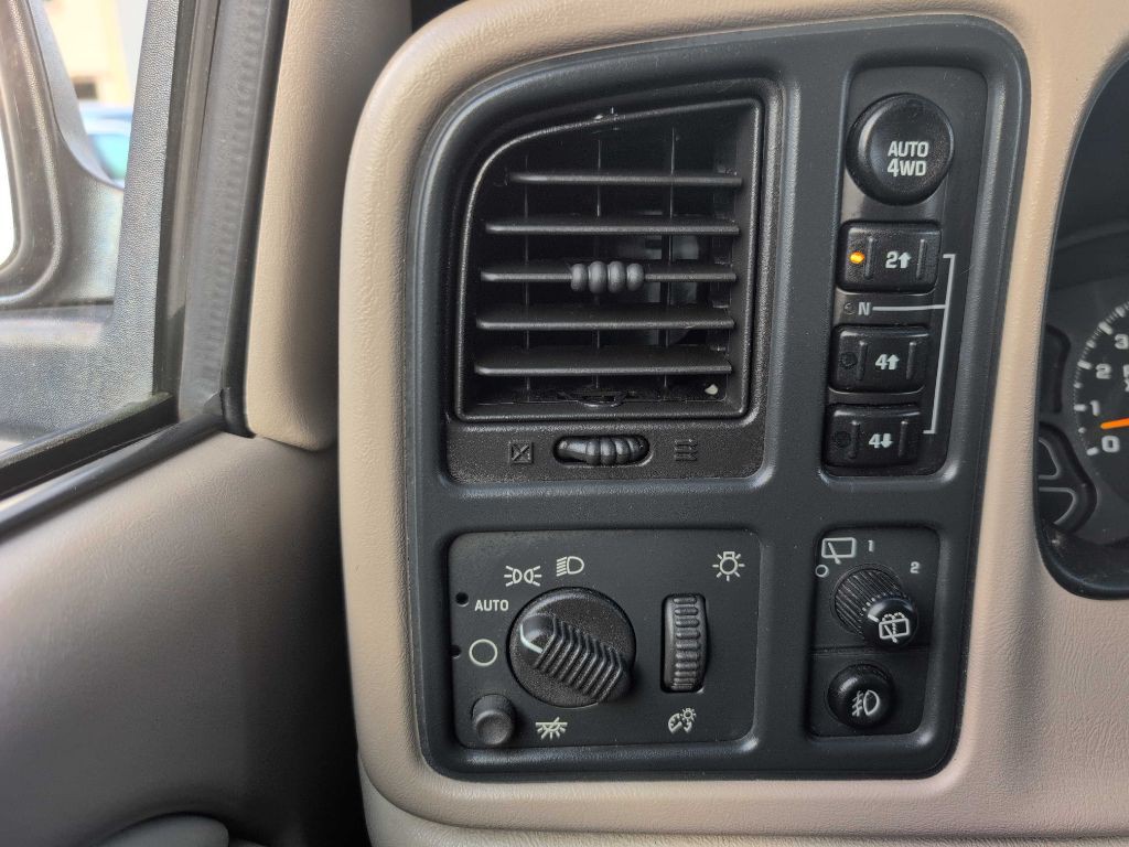 2003 Chevrolet Tahoe Image 15