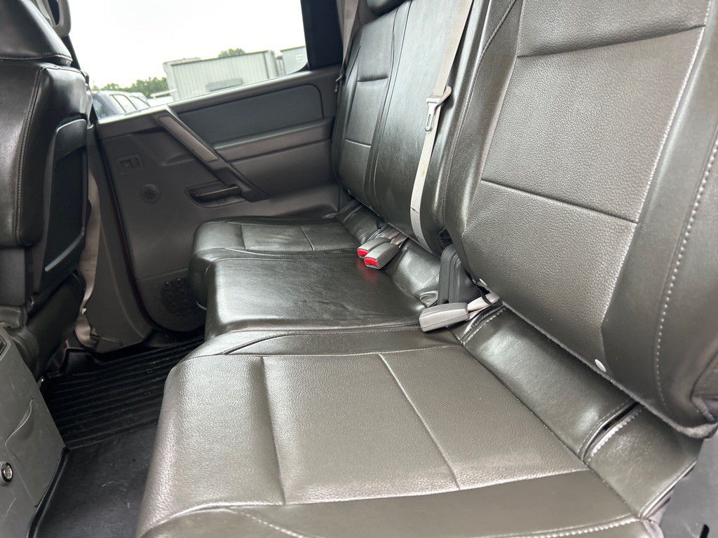 2006 Nissan Titan Image 12