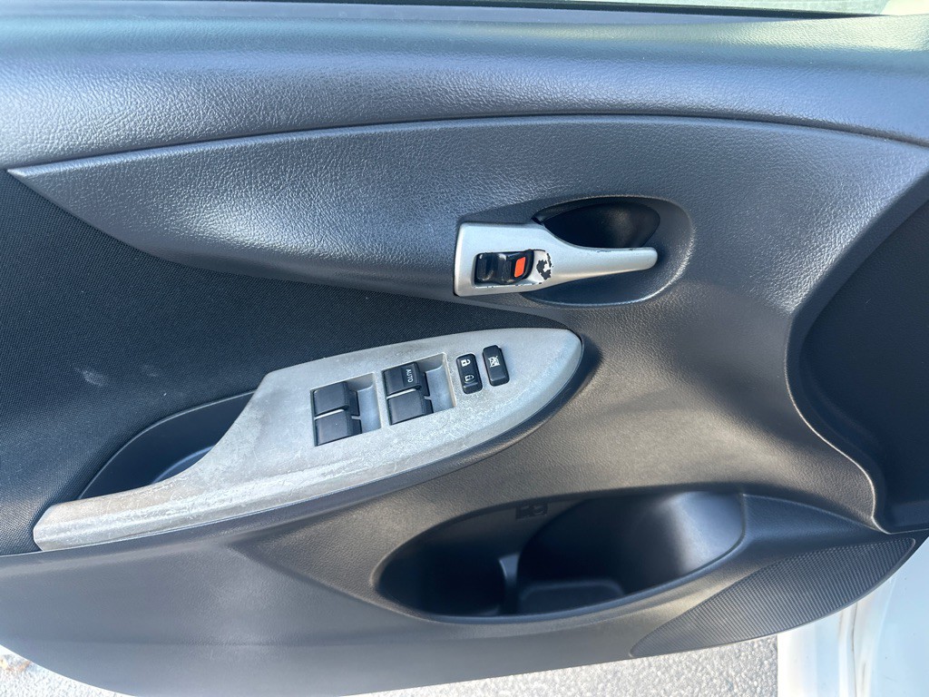 2013 Toyota Corolla Image 10