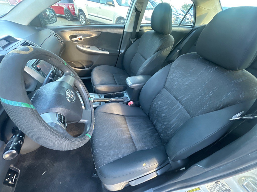 2013 Toyota Corolla Image 11