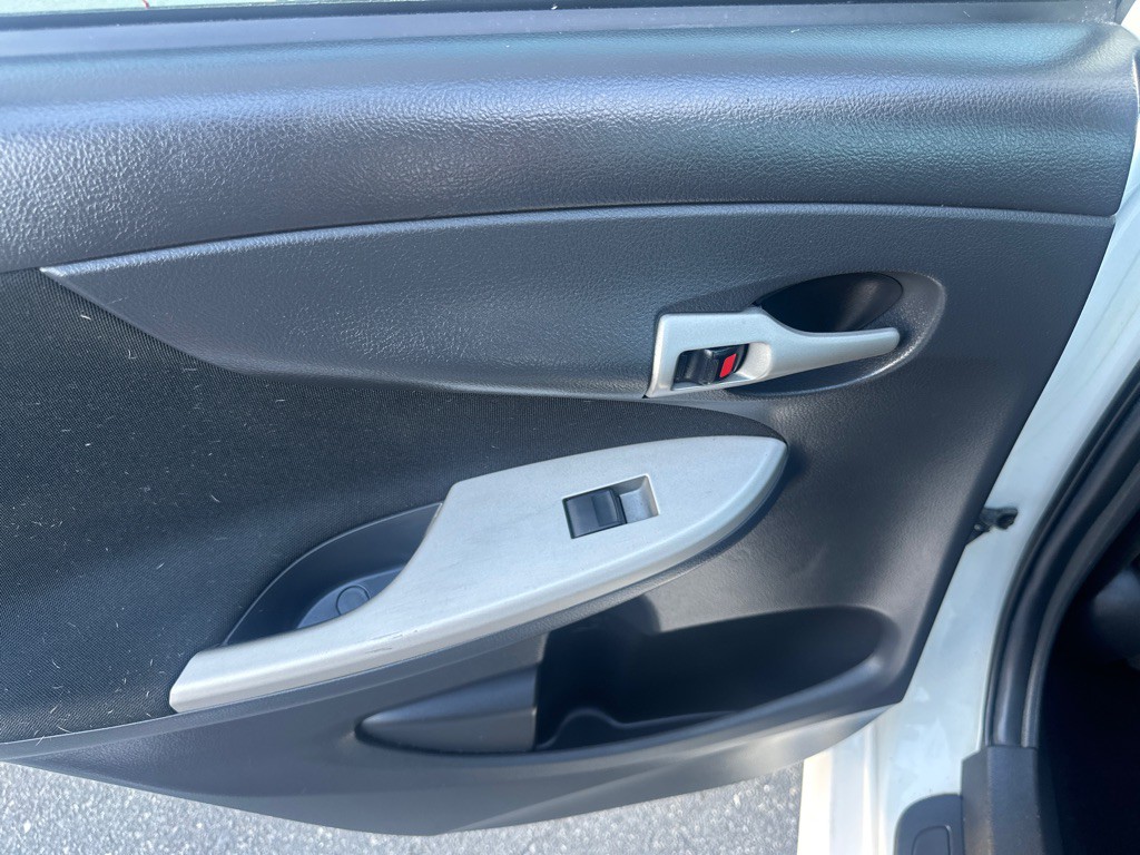 2013 Toyota Corolla Image 12