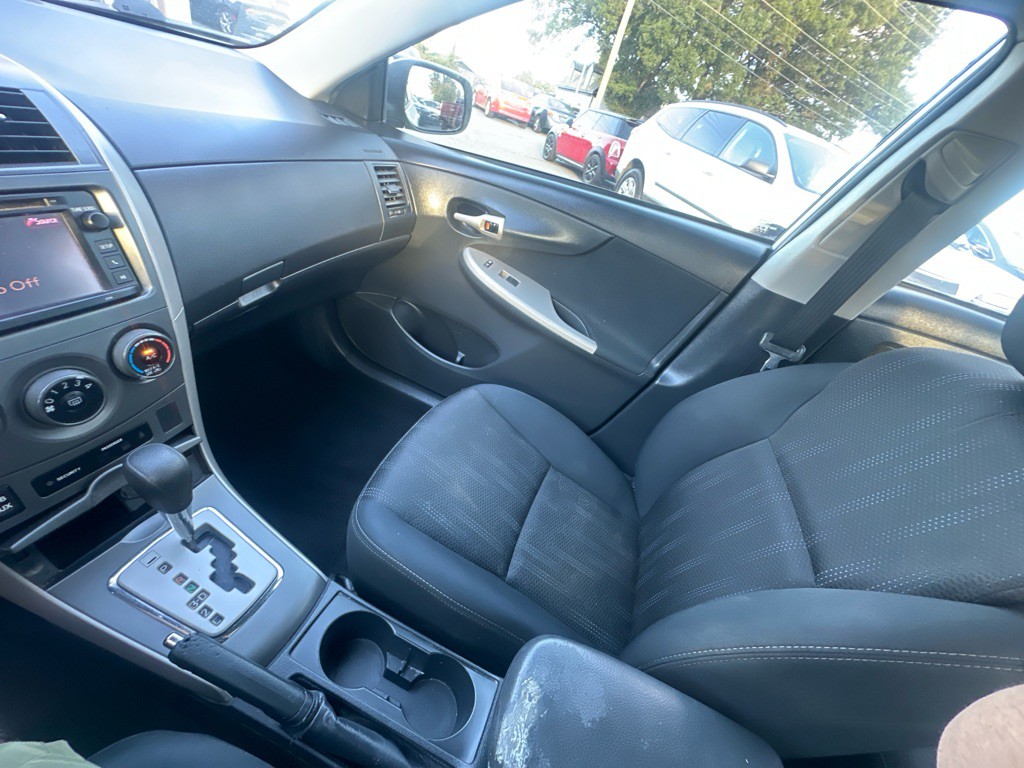 2013 Toyota Corolla Image 19