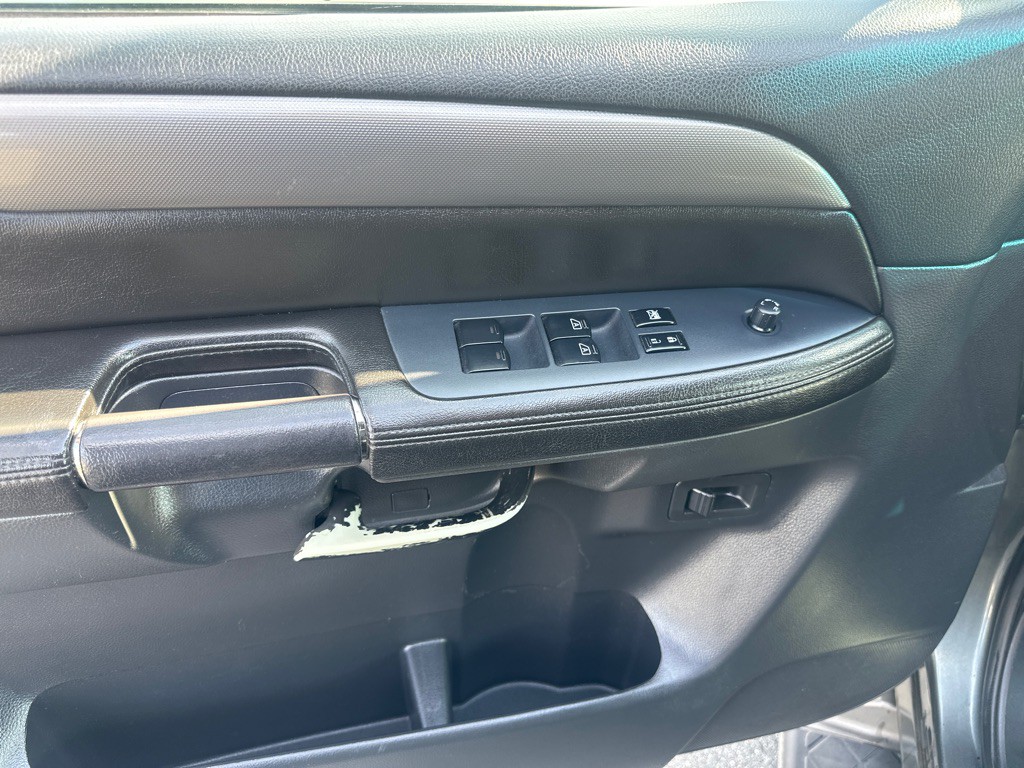2011 Nissan Armada Image 10