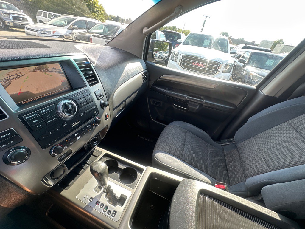 2011 Nissan Armada Image 21