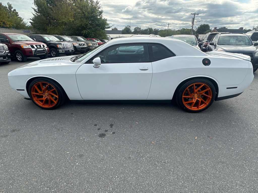 2018 Dodge Challenger Image 2