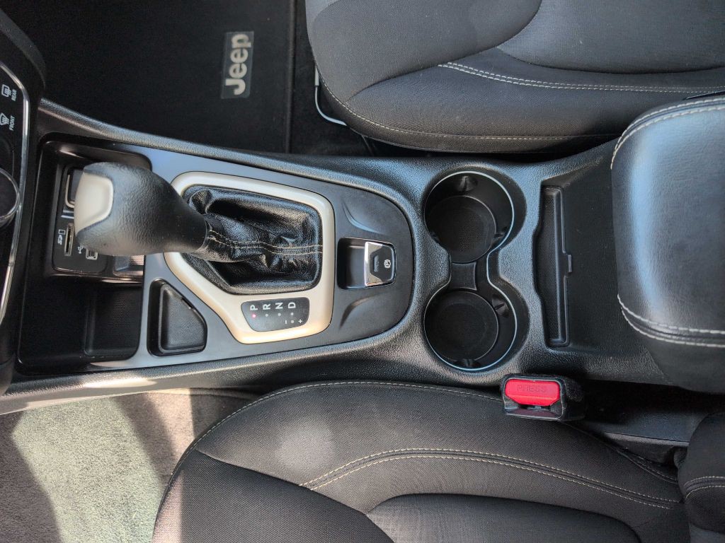 2015 Jeep Cherokee Image 10