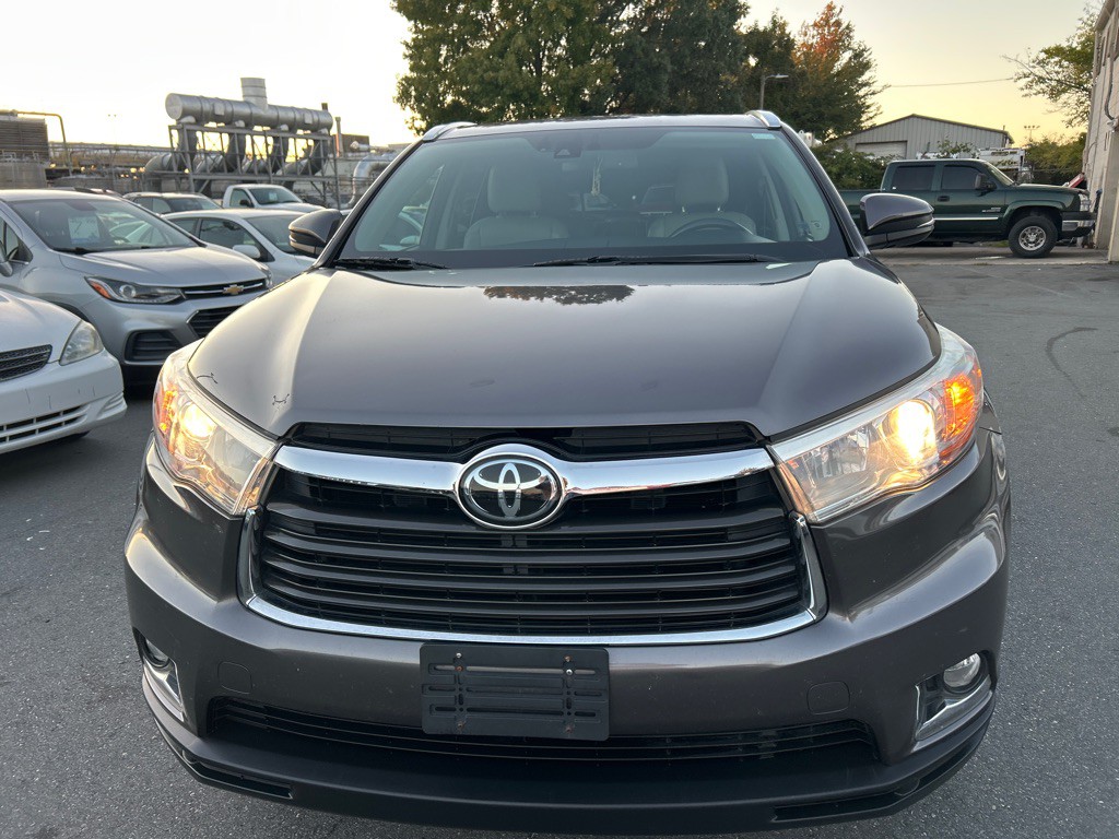 2016 Toyota Highlander Image 2