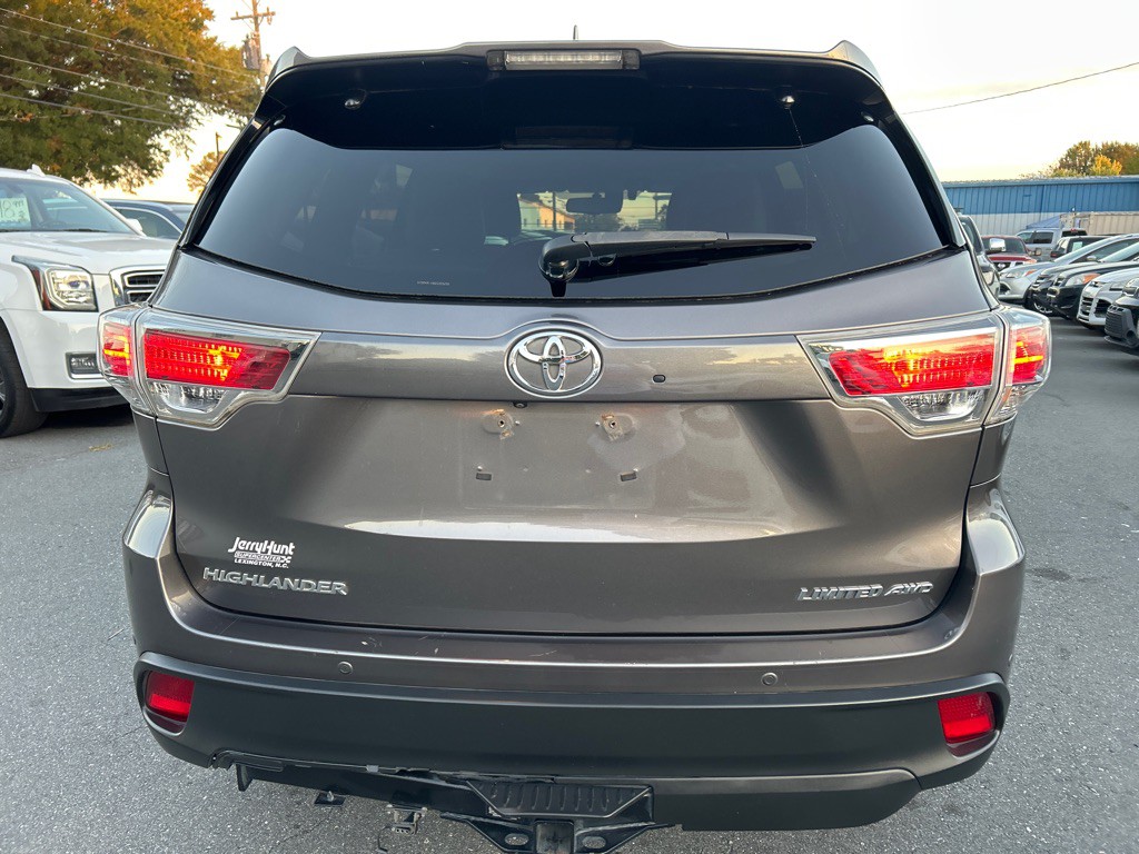 2016 Toyota Highlander Image 6