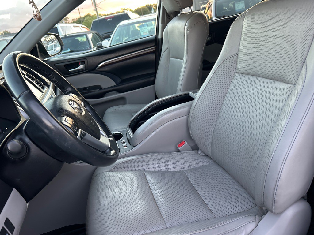 2016 Toyota Highlander Image 12