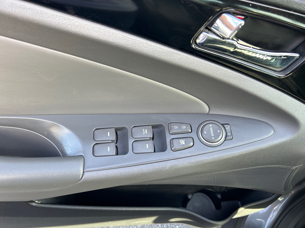 2013 Hyundai Sonata Image 10