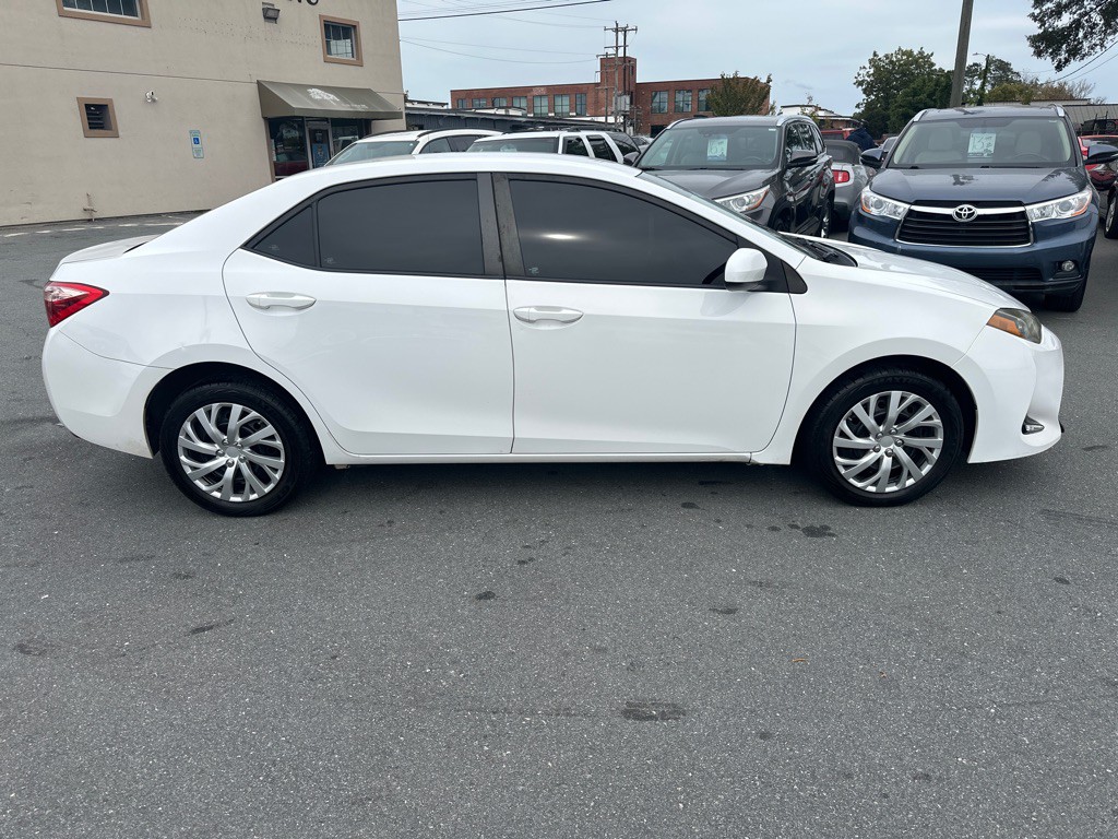 2017 Toyota Corolla Image 6